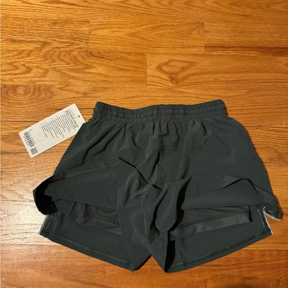 New lululemon Women's Court Rival High-Rise Short 3" size 2 - Picture 3 of 4